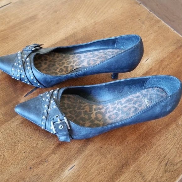 Shoes - Picture 2 of 4